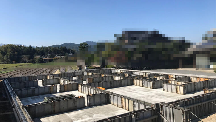 基礎工事－空を眺める家